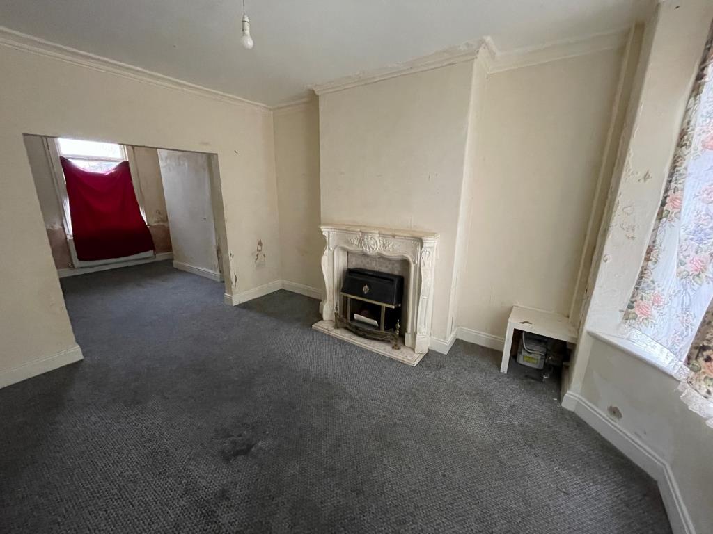 Lot: 86 - TWO-BEDROOM TERRACE HOUSE FOR IMPROVEMENT - Living and Dining Room with bay window to front